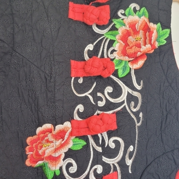 Embroidered Button Front Vest - Picture 7 of 9